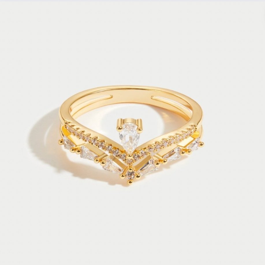 Aura - Sophisticated Crystal Ring