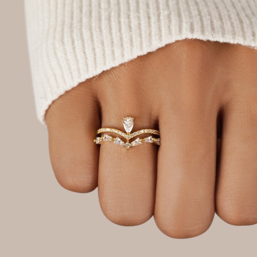 Aura - Sophisticated Crystal Ring