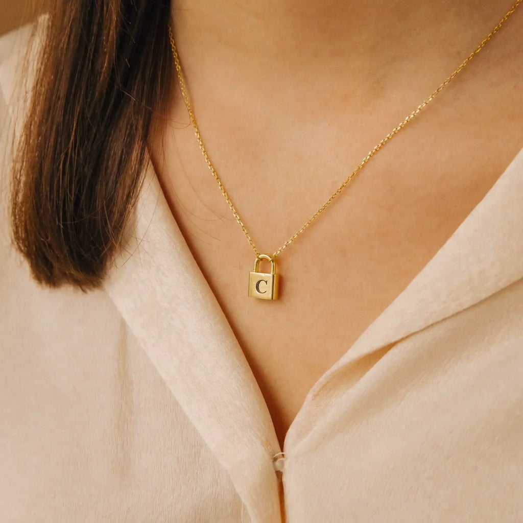 CLÉA - Elegant and Versatile Design