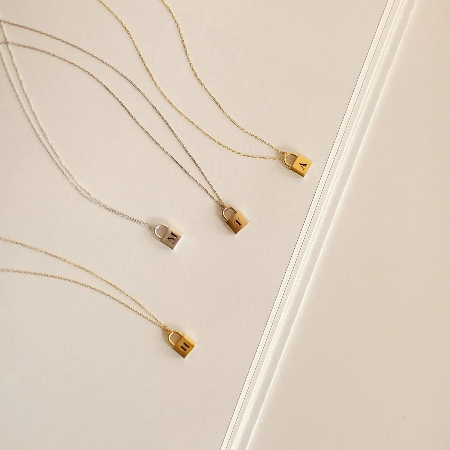 CLÉA - Elegant and Versatile Design