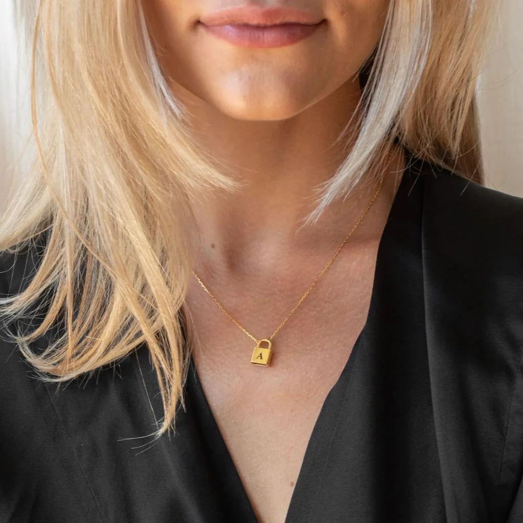 CLÉA - Elegant and Versatile Design