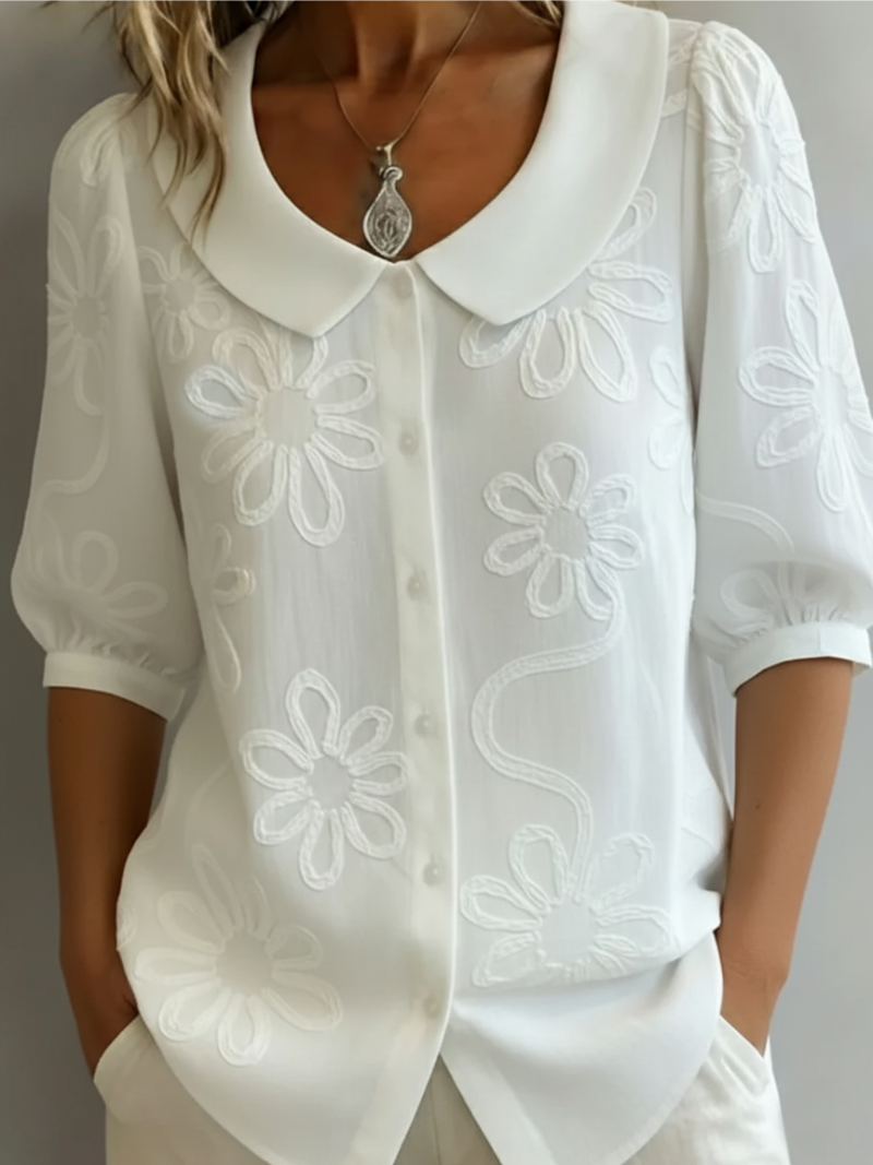 Sara – Blouse with embroidered flowers