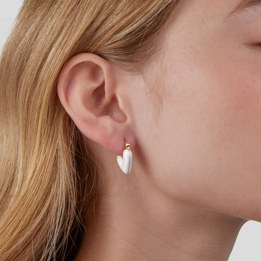 NELY: Stylish and Versatile Accessory