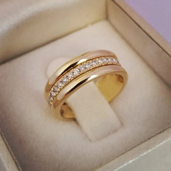Sarah - Classic Vintage Ring with Zirconia Accents
