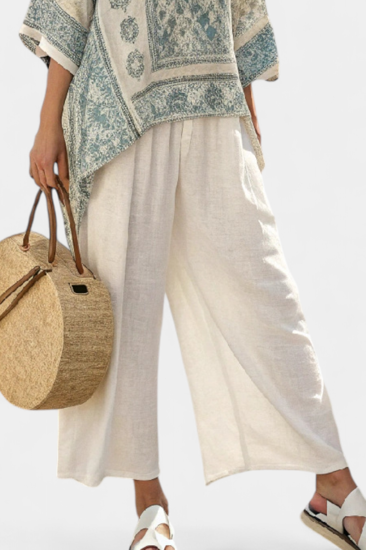 Annalisa – comfortable printed blouse and wide-leg white trousers
