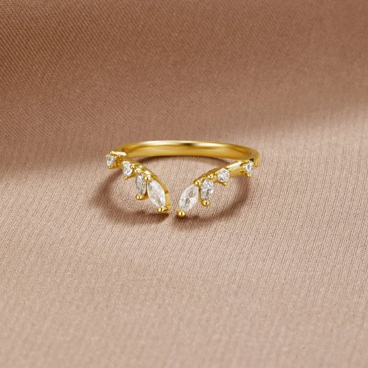 Serenity - Golden Crystal Wine Ring