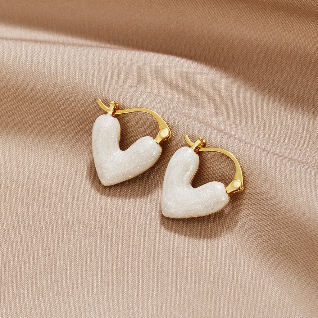 NELY: Stylish and Versatile Accessory