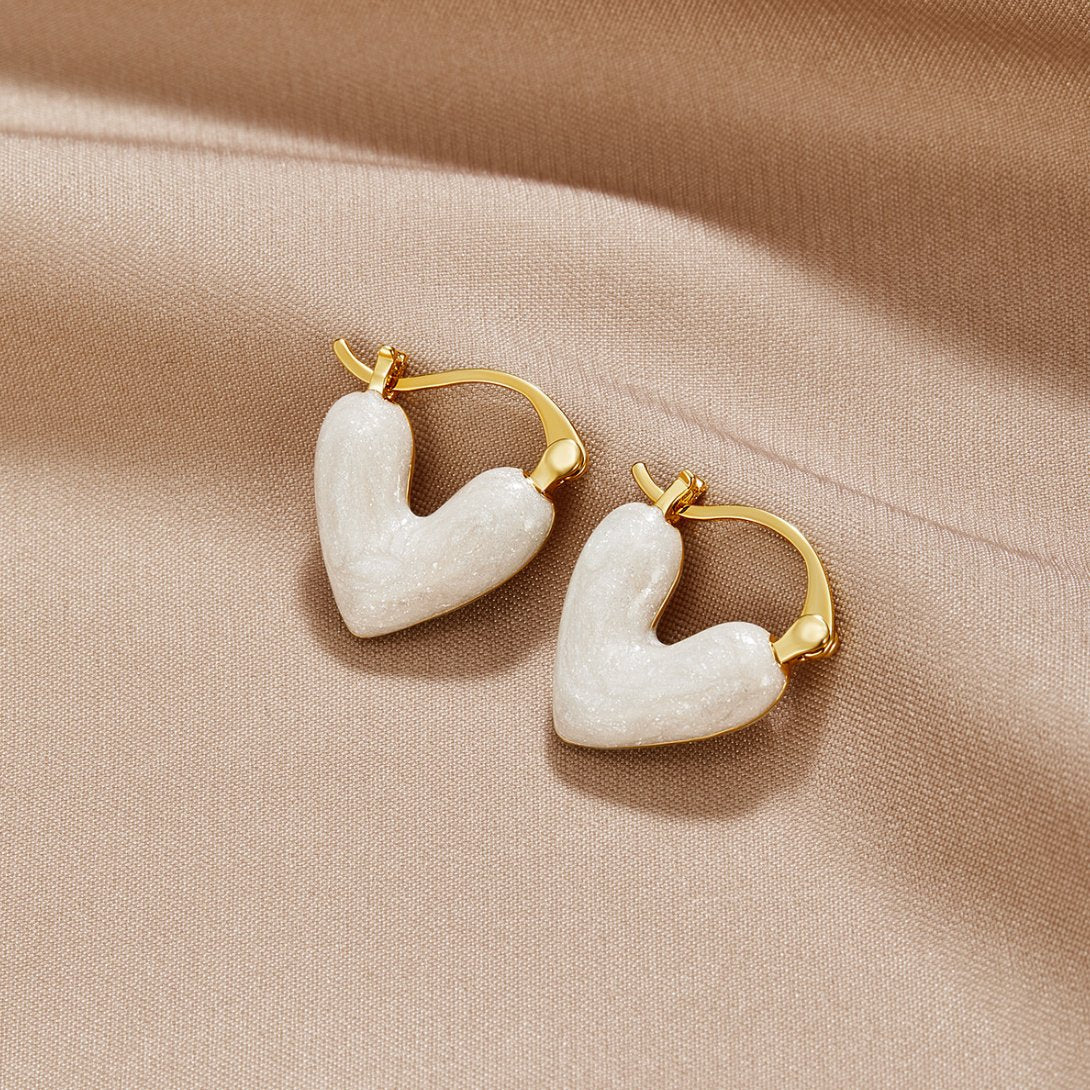NELY: Stylish and Versatile Accessory