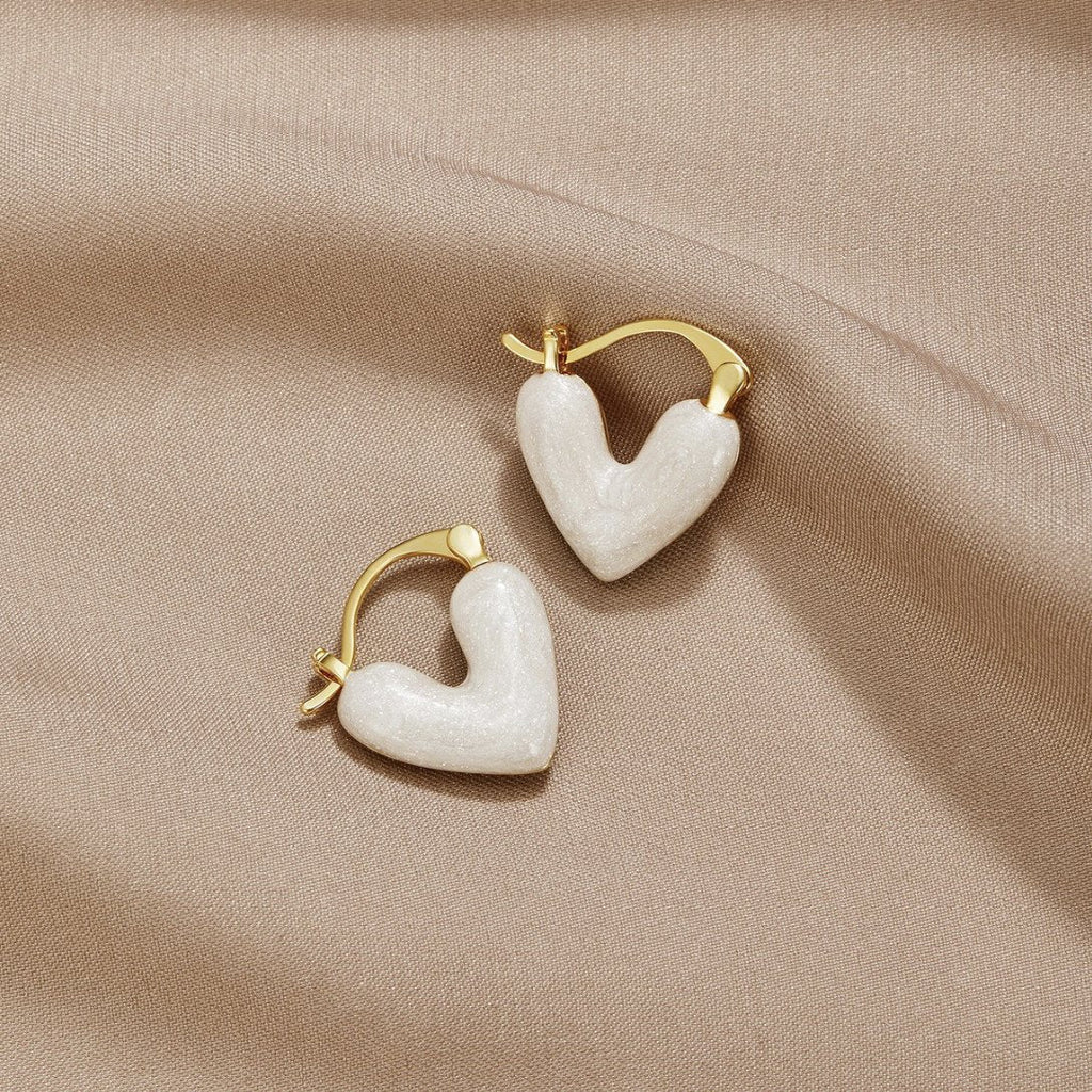 NELY: Stylish and Versatile Accessory