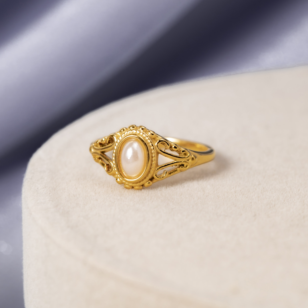 Royal Vintage Pearl Ring